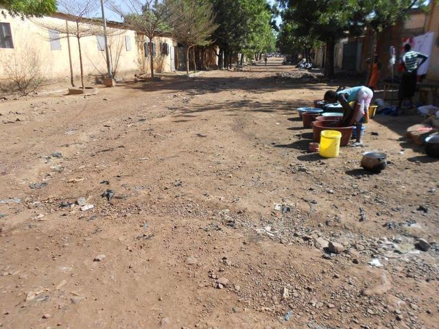 Rue assainie depuis l'implantation des puisards © pS-Eau